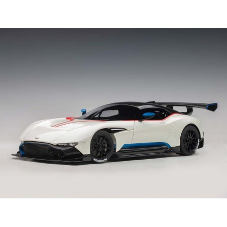 Aston Martin Vulcan 2015 (Stratus White/Blue Stripes)