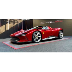 Ferrari Daytona SP3 Icona series (metal red) + vitrine
